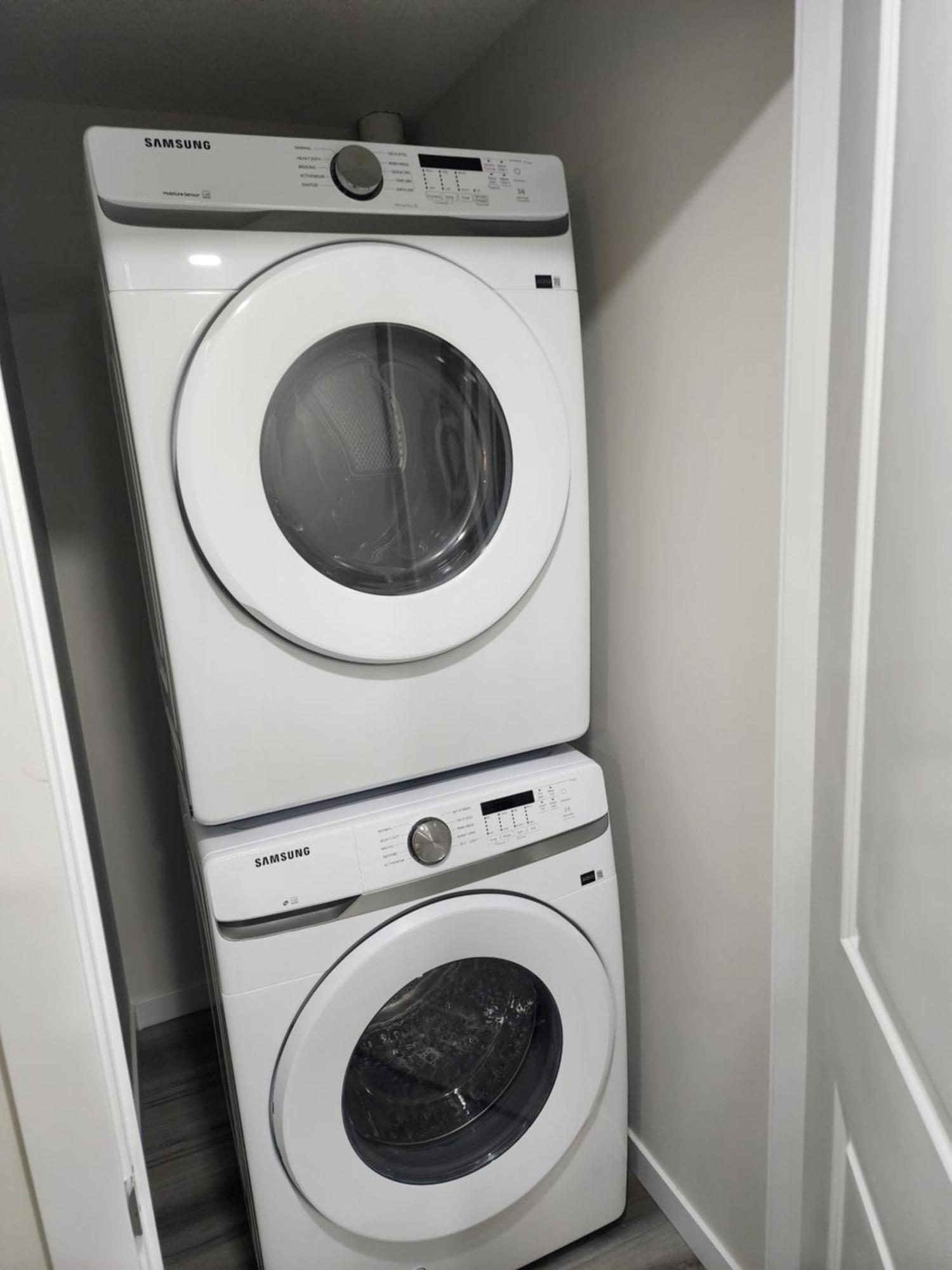 Trendy 2-Bed Oasis Awaits! Apartment คาลการี ภายนอก รูปภาพ