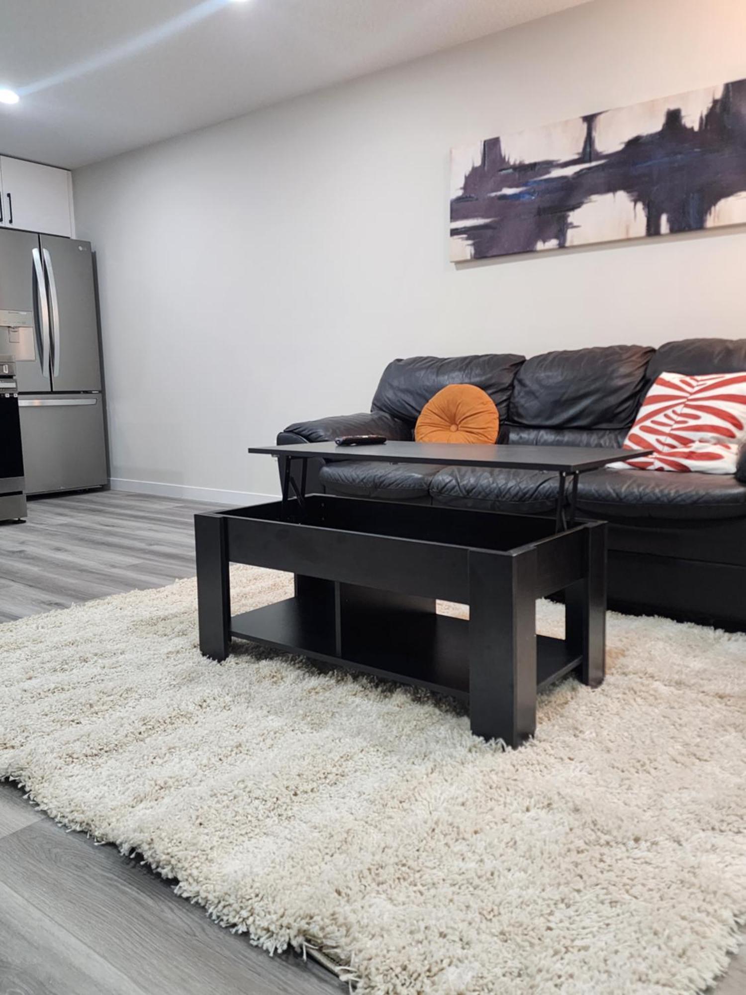 Trendy 2-Bed Oasis Awaits! Apartment คาลการี ภายนอก รูปภาพ