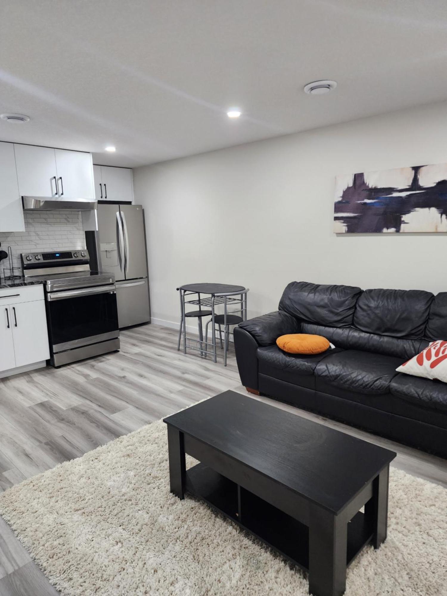 Trendy 2-Bed Oasis Awaits! Apartment คาลการี ภายนอก รูปภาพ