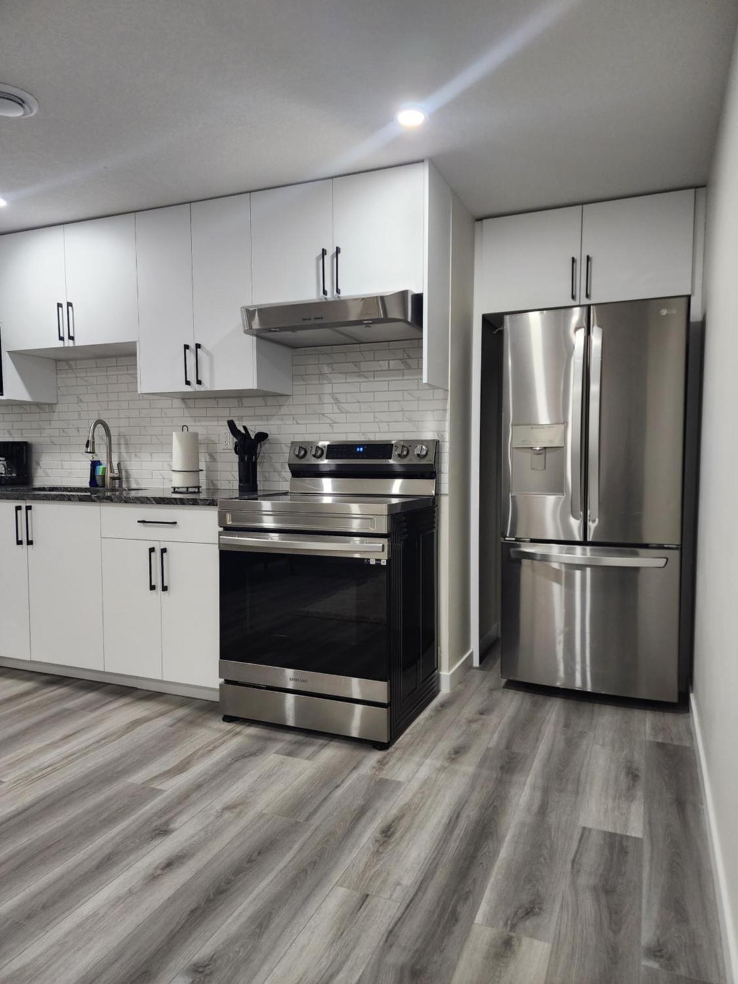Trendy 2-Bed Oasis Awaits! Apartment คาลการี ภายนอก รูปภาพ