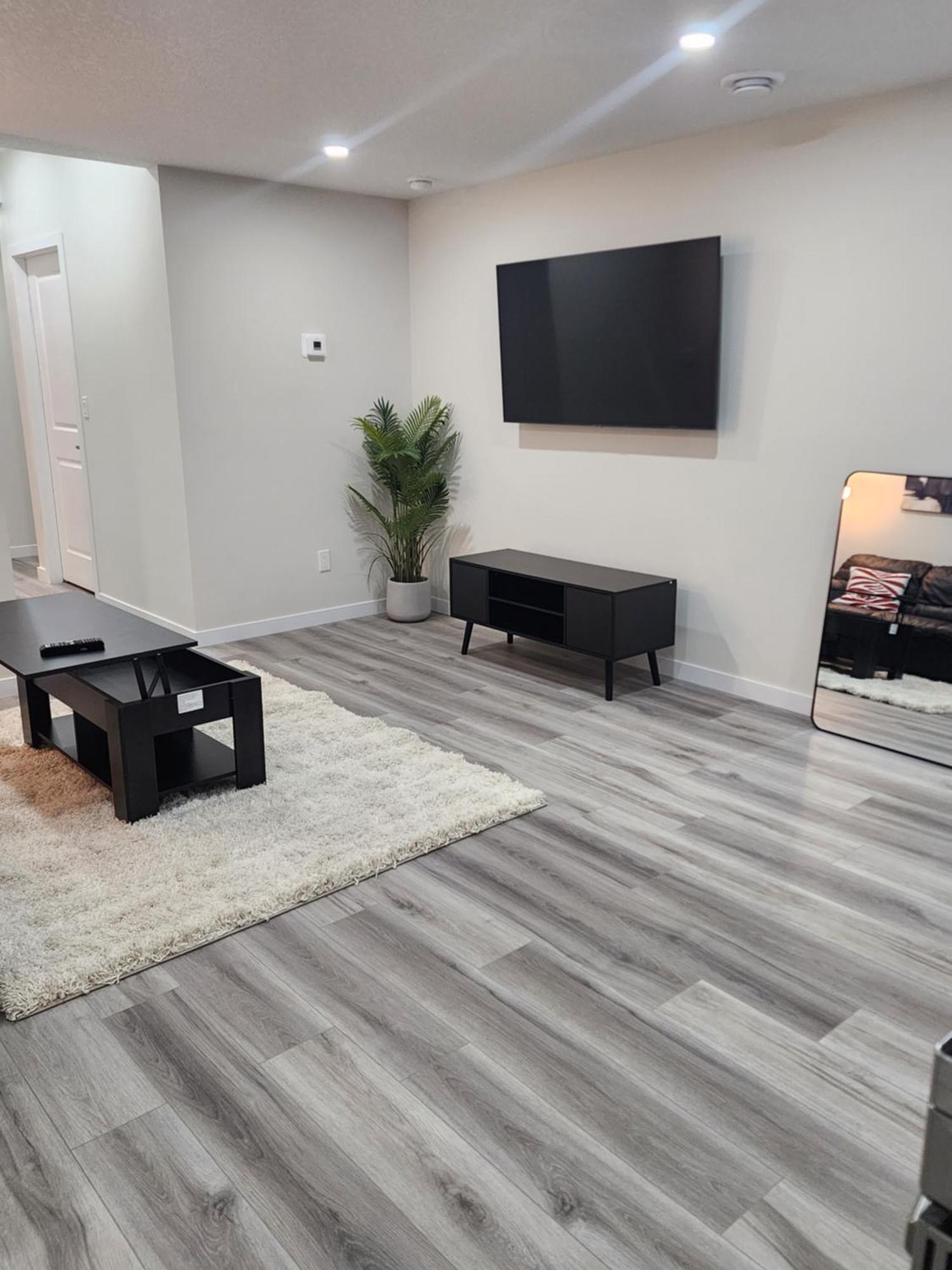 Trendy 2-Bed Oasis Awaits! Apartment คาลการี ภายนอก รูปภาพ