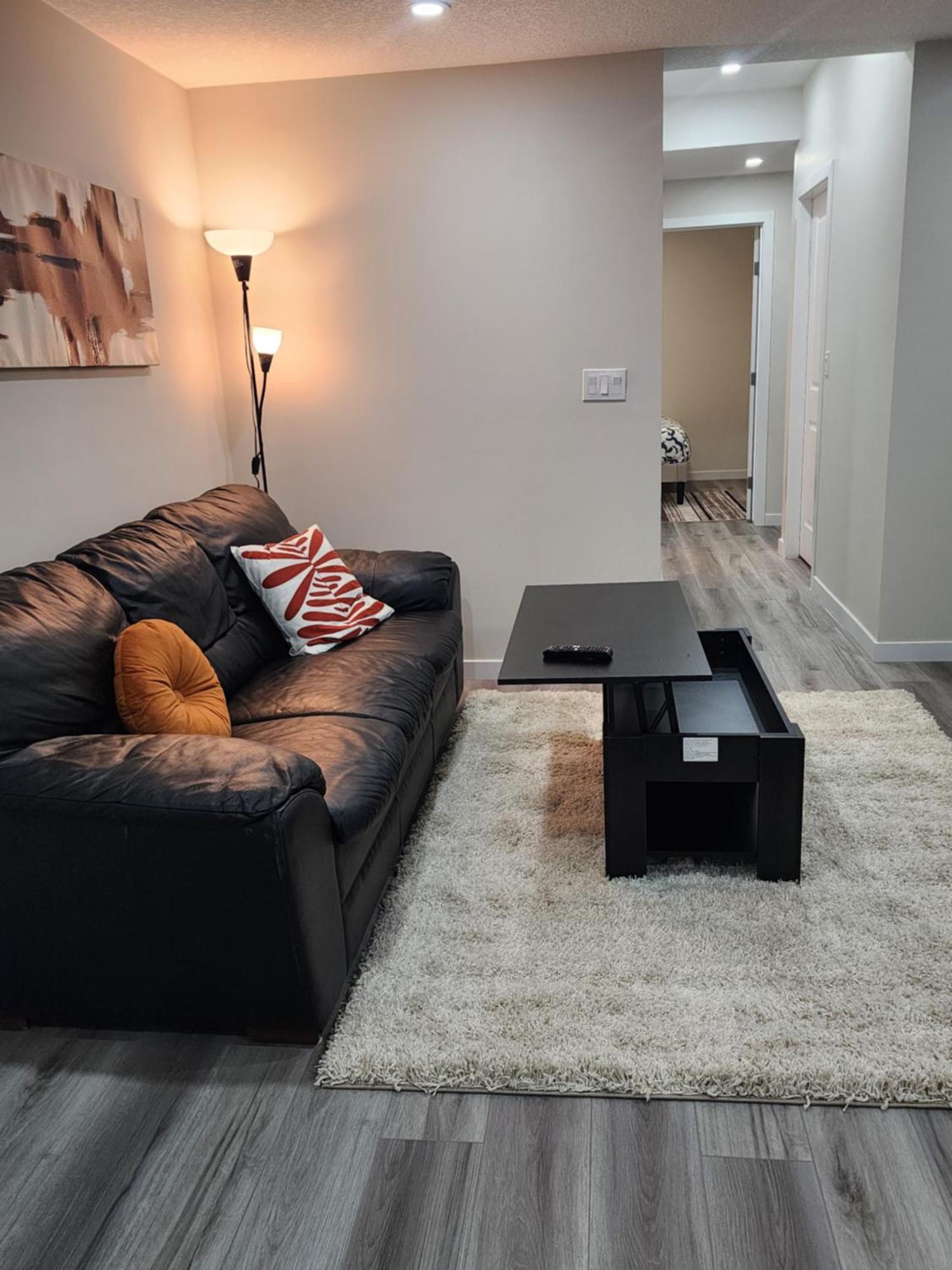 Trendy 2-Bed Oasis Awaits! Apartment คาลการี ภายนอก รูปภาพ